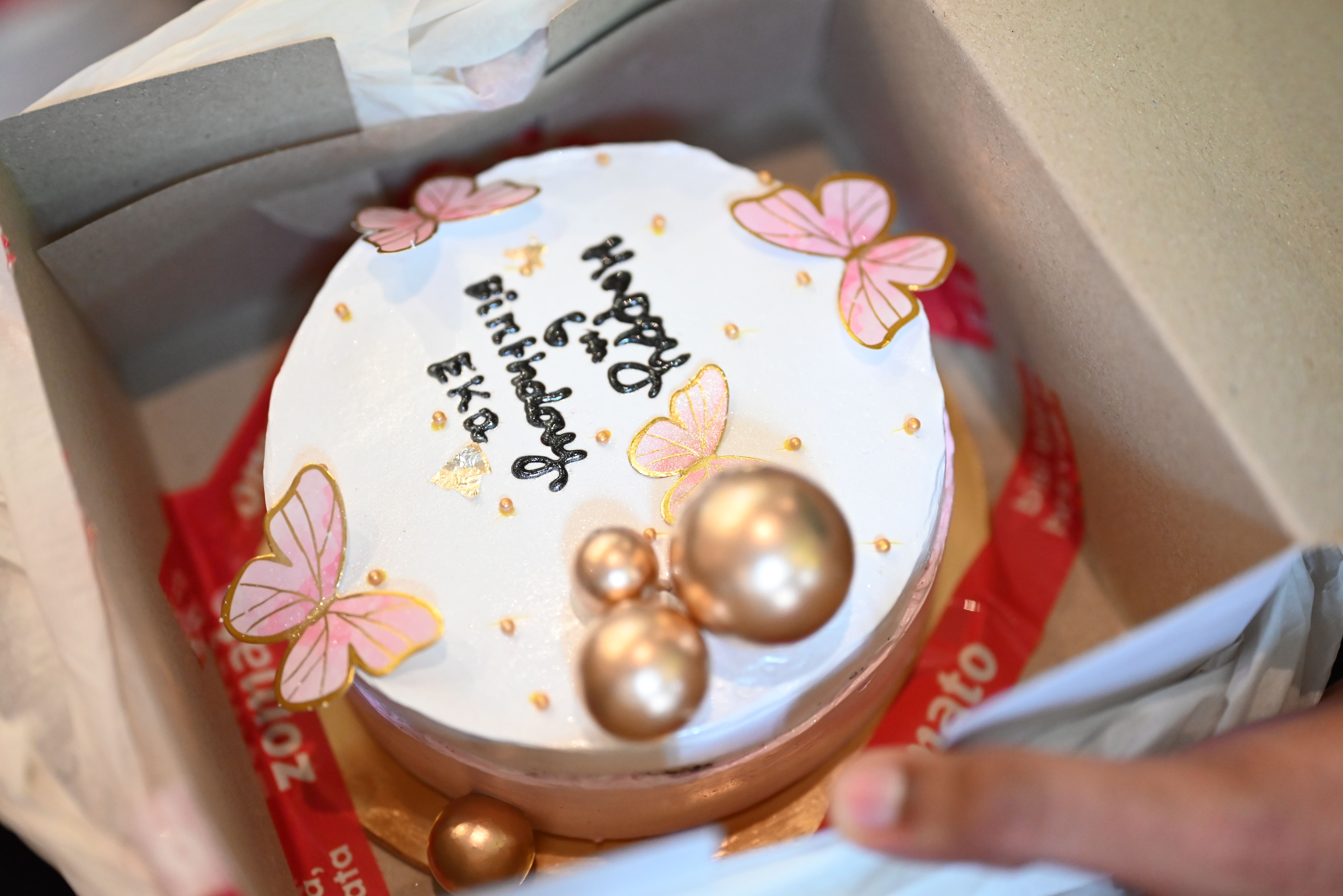 Cake cutting